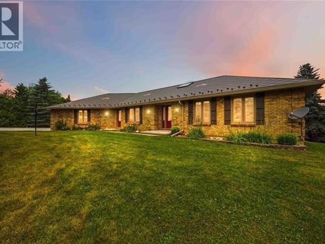 House for sale in Plympton–wyoming, Ontario