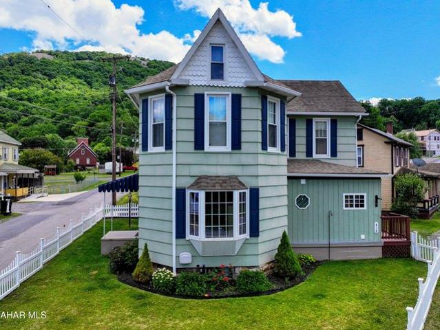 House for sale in Mapleton Depot, Pennsylvania