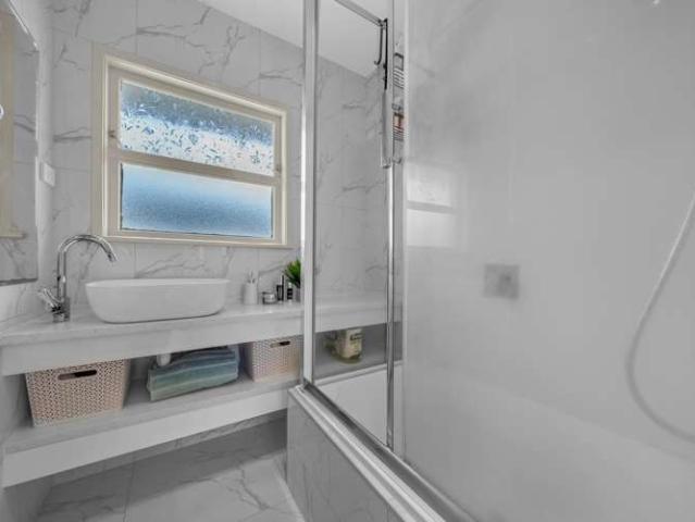Apartment for sale in Narrow Neck