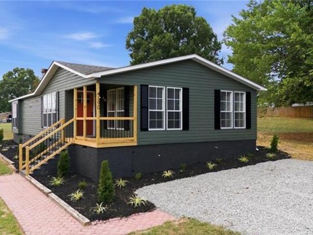 House for sale in Pfafftown, North Carolina
