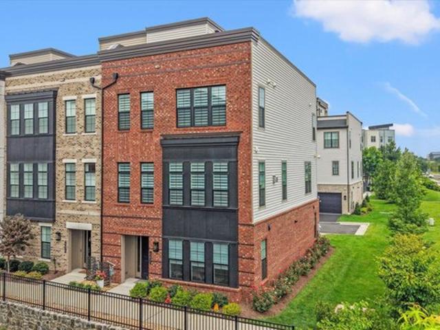 Townhouse for sale in Virginia