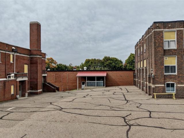 Commercial for sale in Millersburg Historic District, Millersburg