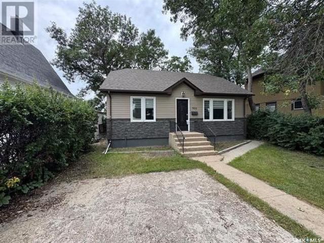 House for sale in Weyburn House for sale in Weyburn