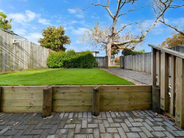 Townhouse for sale in Oratia