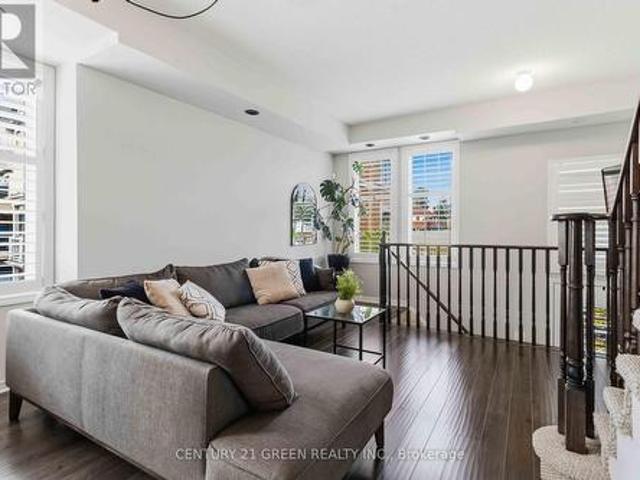 Townhouse for sale in Georgina, Ontario
