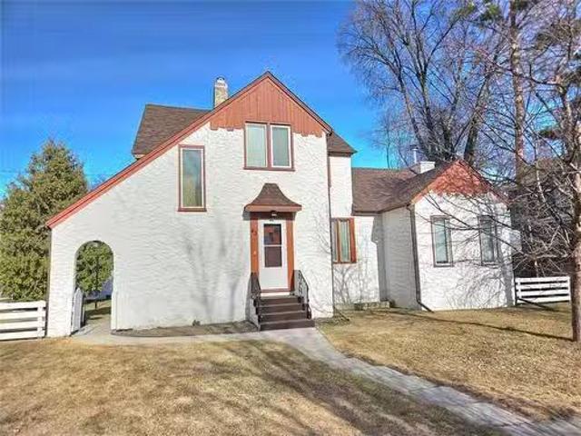 House for sale in Gimli, Manitoba