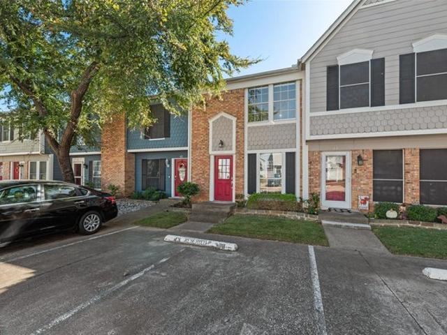 Townhouse for sale in Euless, Texas
