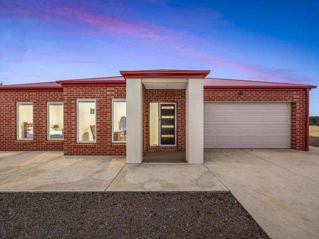 Cottage for sale in Allendale, Victoria