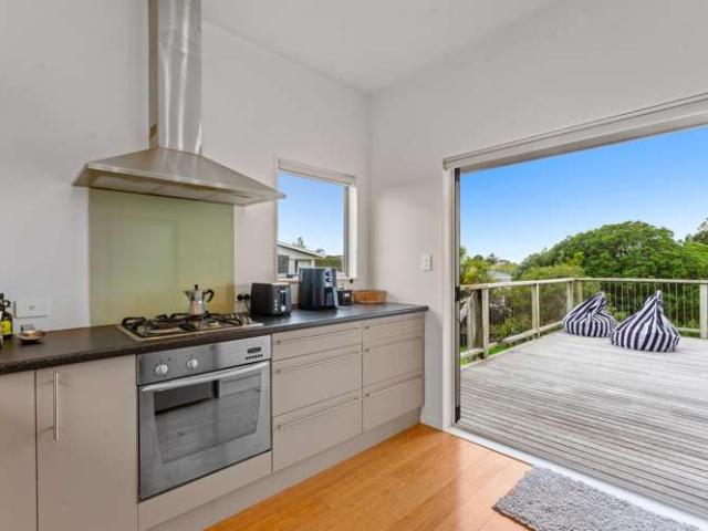 House for sale in Leigh