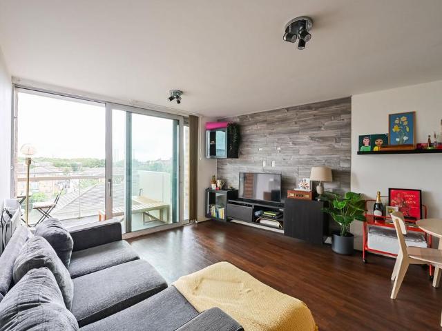 Apartment for rent in Bromley-by-Bow, Poplar Grove
