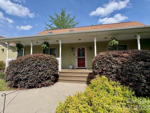 House for sale in Horse Shoe, North Carolina
