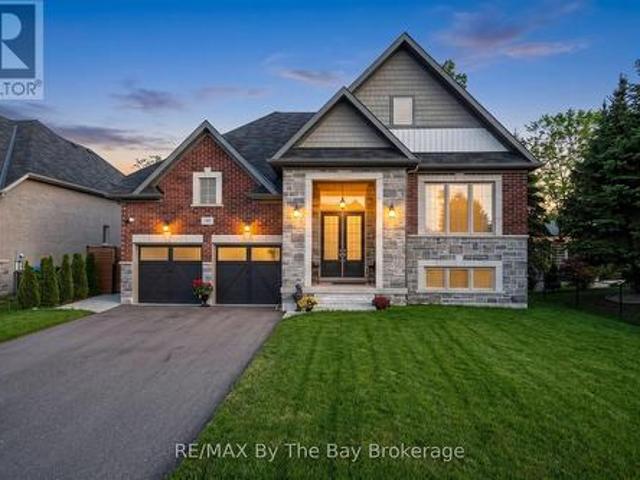 House for sale in Wasaga Beach, Central Ontario