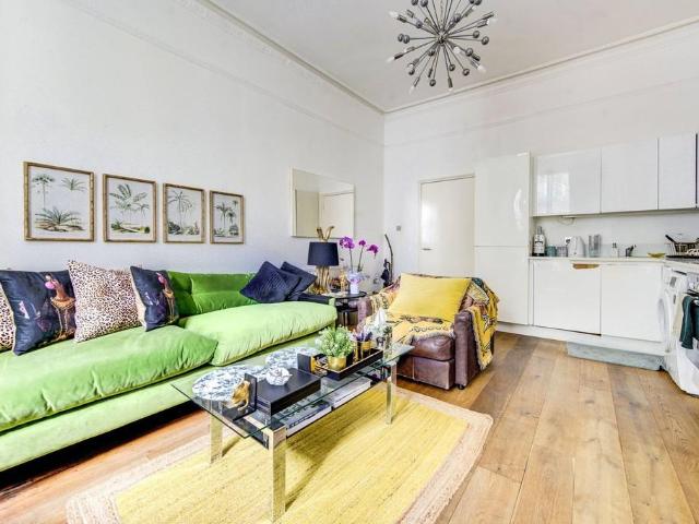 Apartment for rent in Lot's Village, Greater London