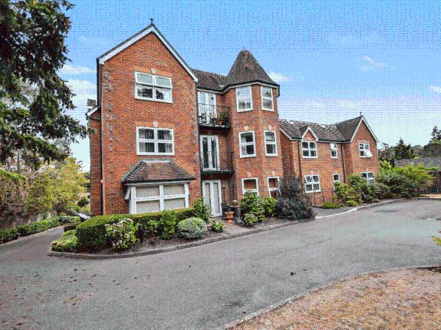 Apartment for rent in Lower Bourne, Fole