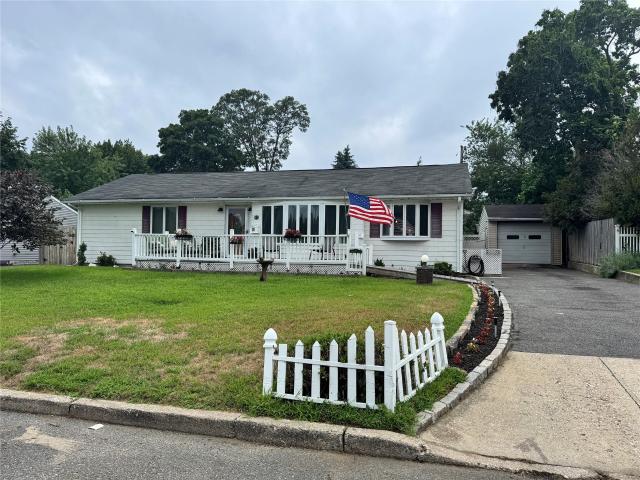 House for sale in Centereach