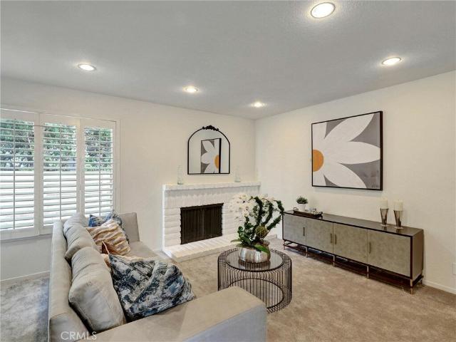 Condo for sale in Irvine, Woodbridge