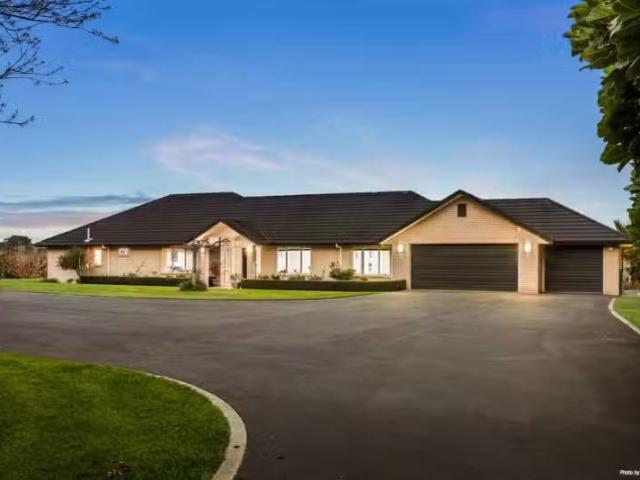 House for sale in Awhitu