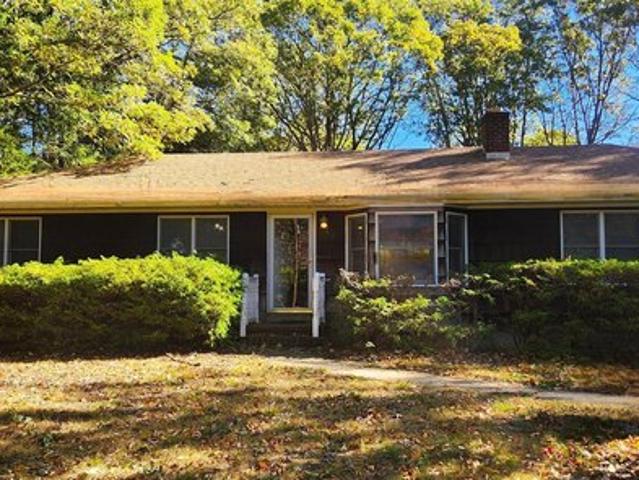 House for sale in Miller Place, New York