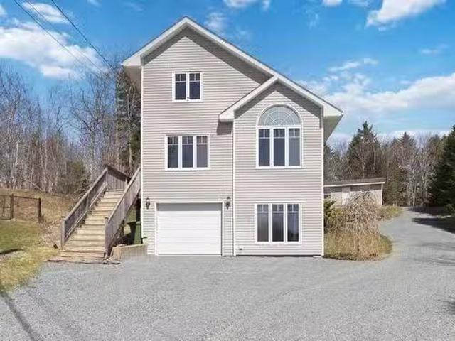 House for sale in Beaver Bank, Nova Scotia