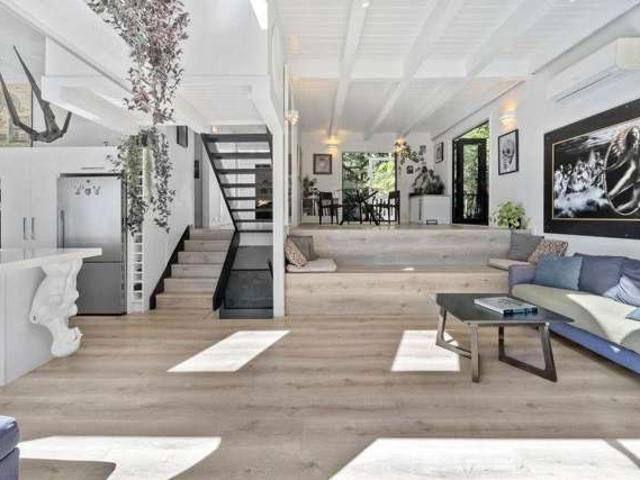 House for sale in Oratia