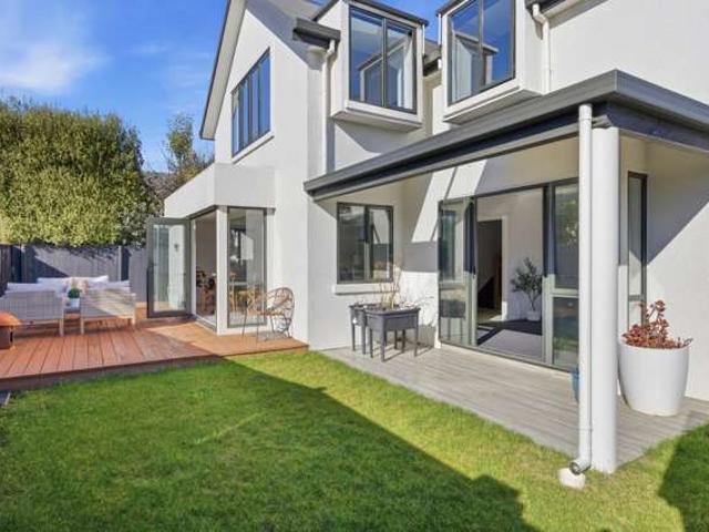 House for sale in Chaslands, Canterbury