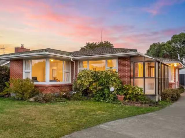 House for sale in Chaslands, Canterbury