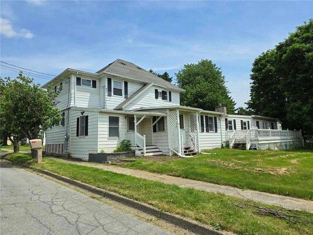 House for sale in Farmington, New York