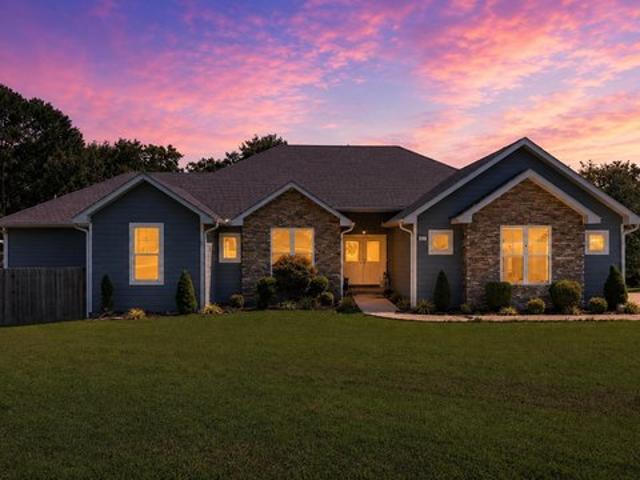 House for sale in Pineville, Missouri