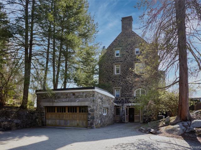 House for sale in Southfields, New York