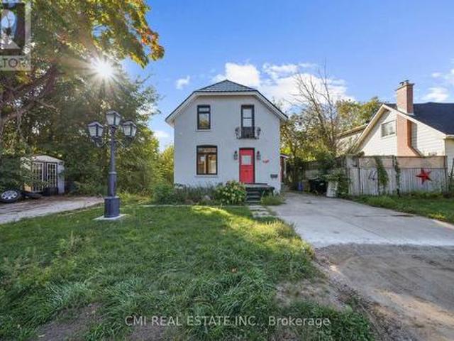 House for sale in Barrie, Central Ontario