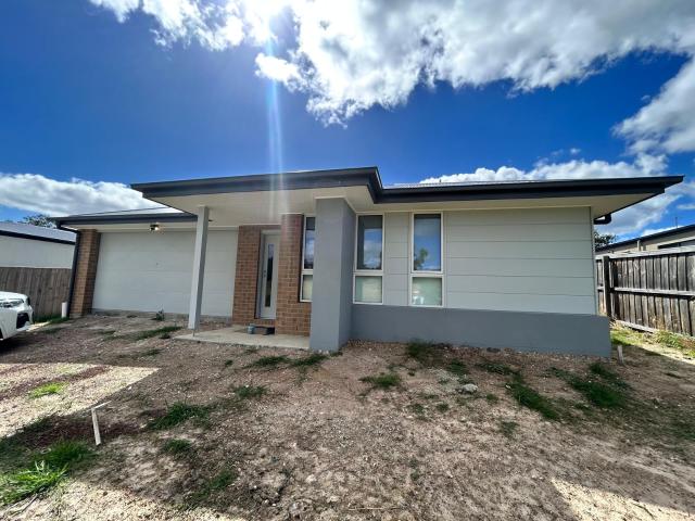 House for rent in Churchill, Victoria