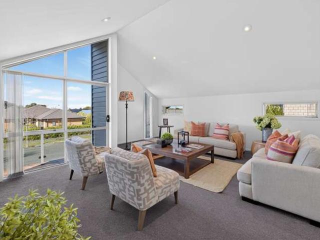 House for sale in Chaslands, Canterbury