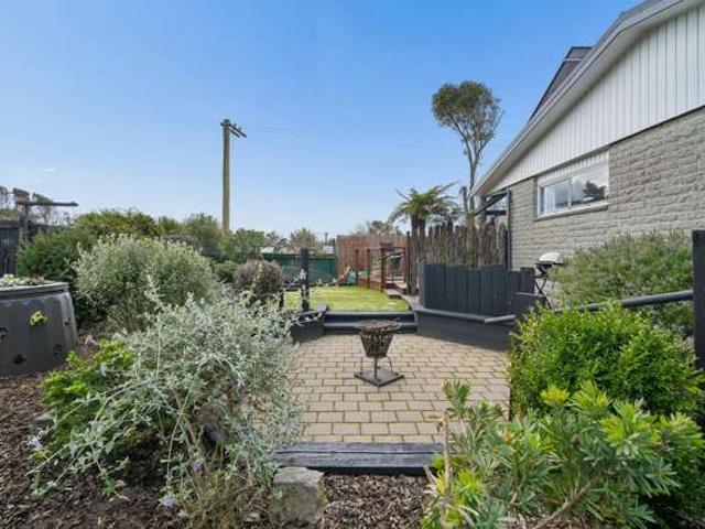 House for sale in Chaslands, Canterbury
