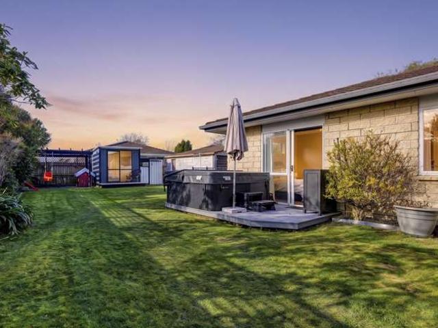 House for sale in Chaslands, Canterbury