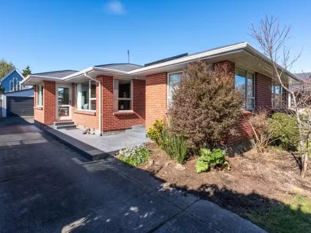 House for sale in Chaslands, Canterbury