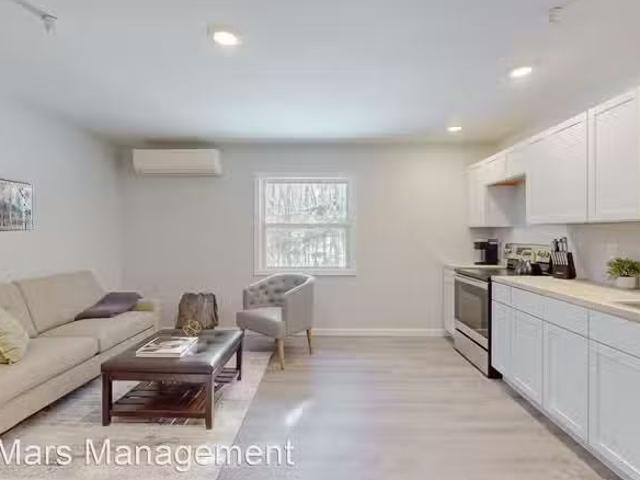 Condo for rent in Wells, Springvale