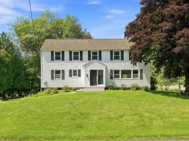 House for sale in Baldwin Place, New York
