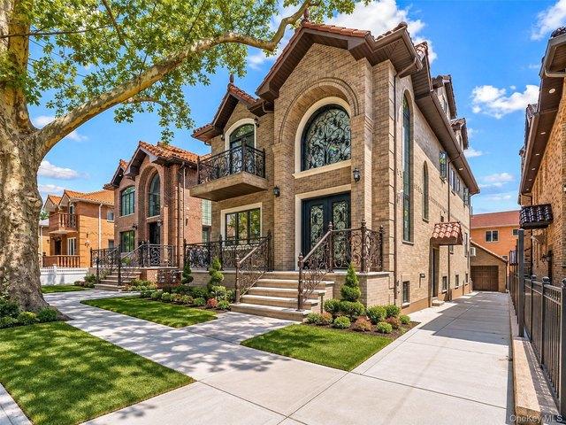 House for sale in Queens, Arverne