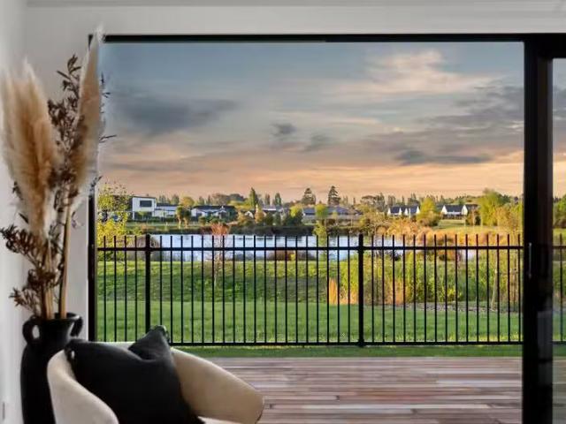 House for sale in Chaslands, Canterbury
