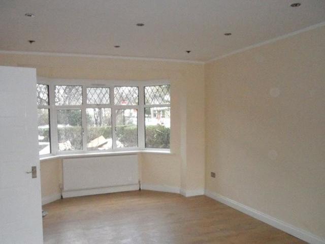 Apartment for rent in London Borough of Ealing, Park Royal