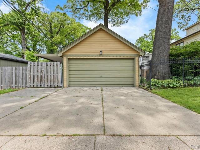 House for sale in Pleasant Ridge, Oakland County