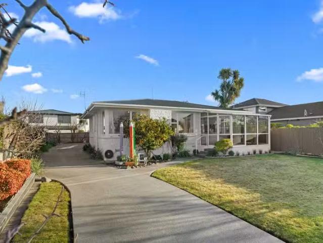 House for sale in Chaslands, Canterbury