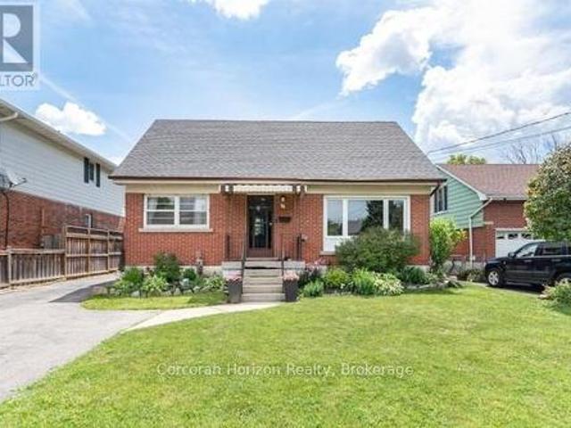 House for sale in Ancaster, Ontario