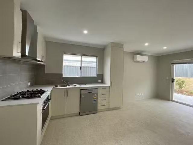 House for rent in Madora Bay