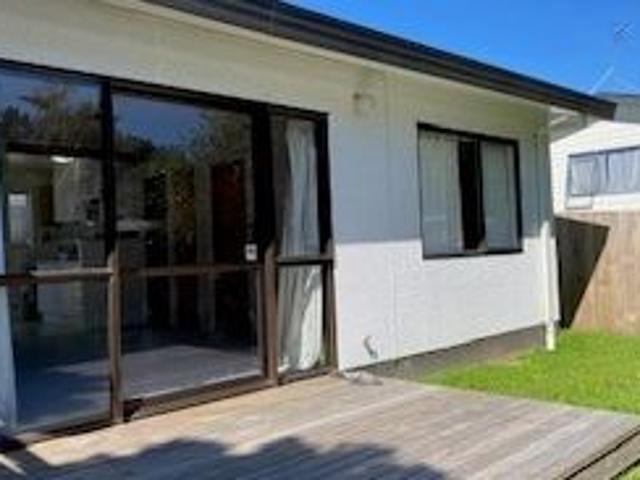 Apartment for rent in Welcome Bay Shopping Centre, Welcome Bay