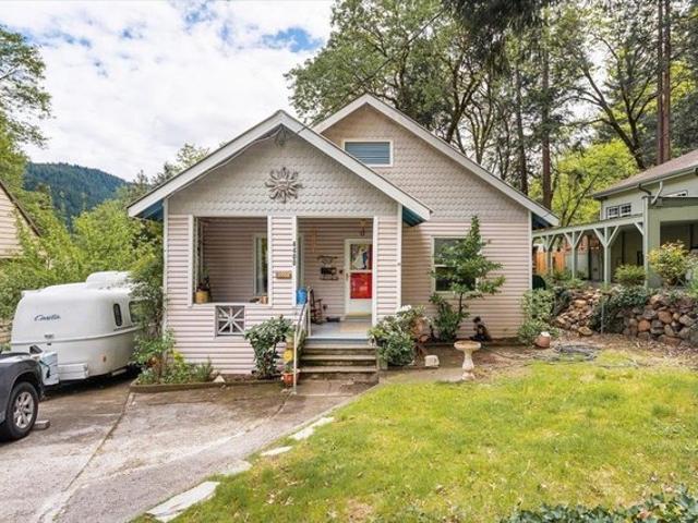 House for sale in Dunsmuir, California