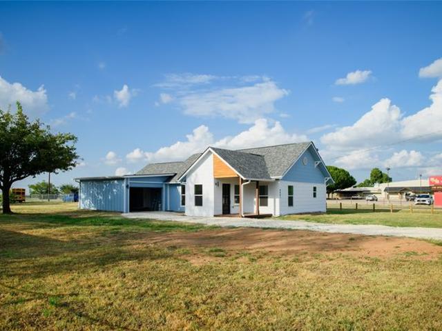 House for sale in Southmayd, Texas
