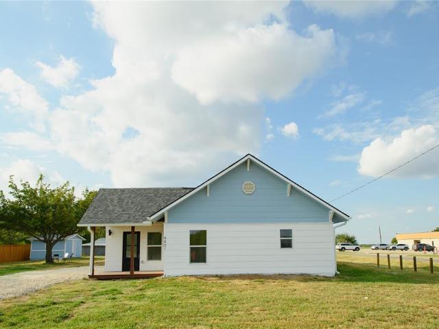 House for sale in Southmayd, Texas