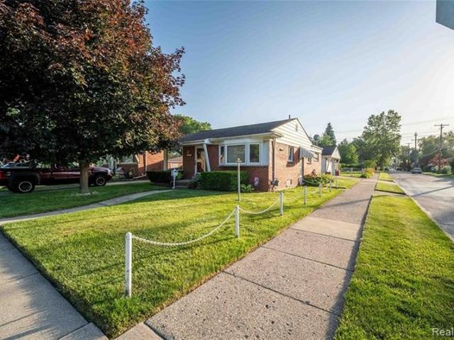 Townhouse for rent in Dearborn Heights, Michigan