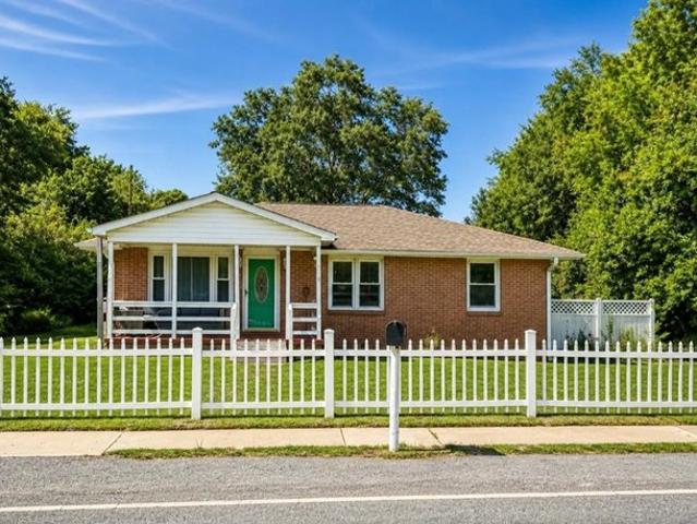 House for sale in Hodges, South Carolina
